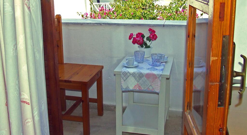 Hotel Eleftheria Parikia  Ngoại thất bức ảnh